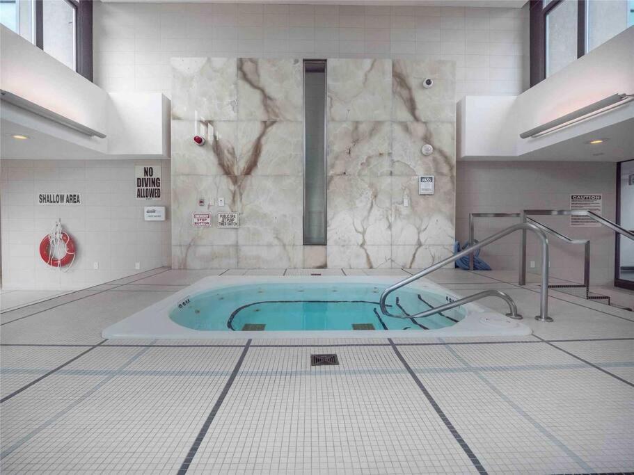 Lakeview Condo In Downtown With Free Parking. Toronto Kültér fotó