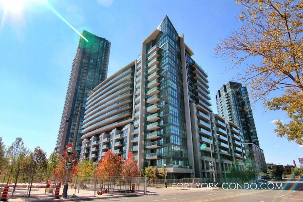 Lakeview Condo In Downtown With Free Parking. Toronto Kültér fotó